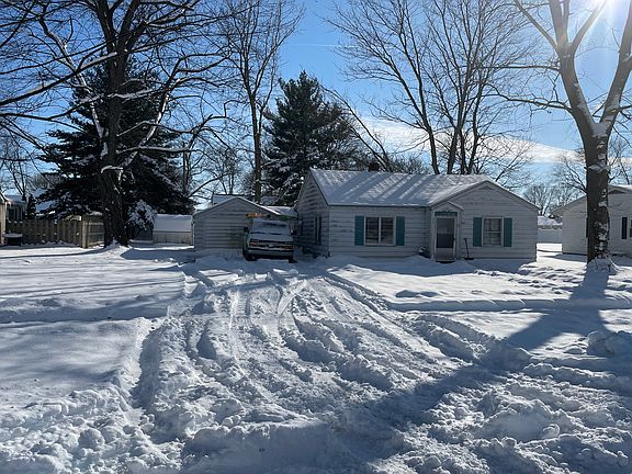3rd image of 404 E Vermont Ave