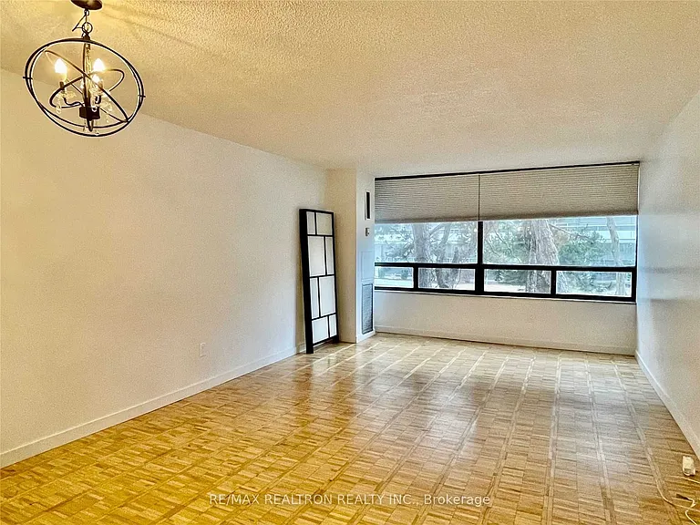22 Shallmar Blvd #206 — Photo 4