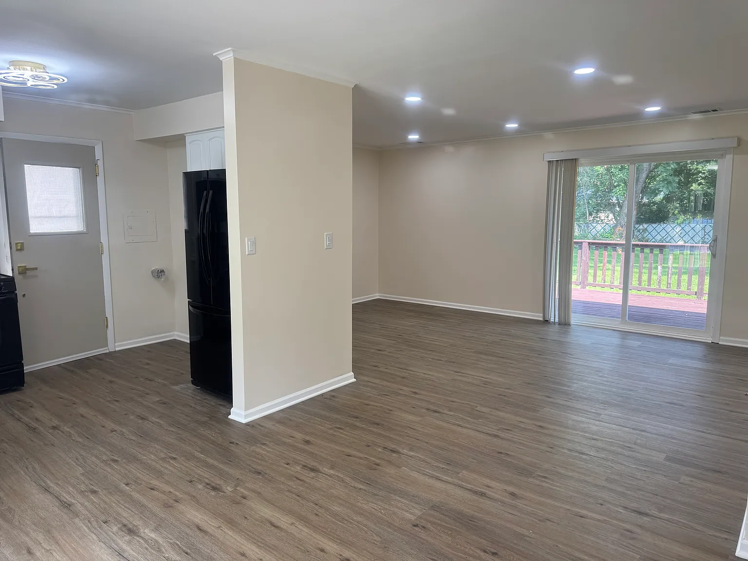 3 bed, 1040 sqft, $2,600 — Photo 2