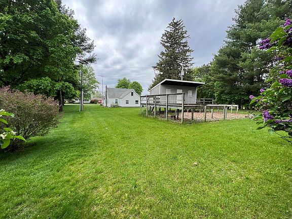 2nd image of 64383 Youngs Prairie Rd