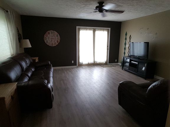 3rd image of 21 Cedar Dr