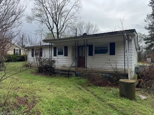 6111 Appletree Ct, High Point, NC 27263