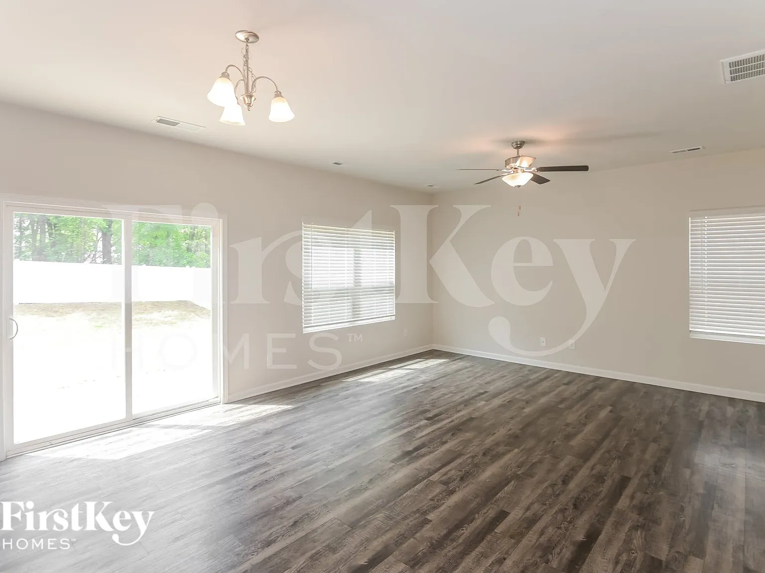 3 bed, 2.5 bath, 1841 sqft, $2,580 — Photo 3