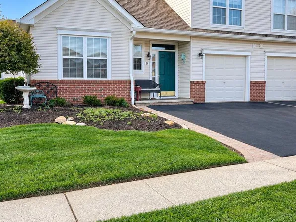 10 Lady Slipper Ln, Langhorne, PA 19047