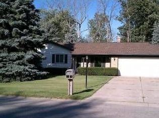 754 E Oxhill Dr, White Lake, MI 48386