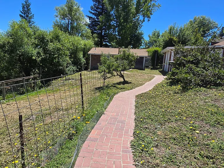 105 Watertrough Rd #A — Photo 11