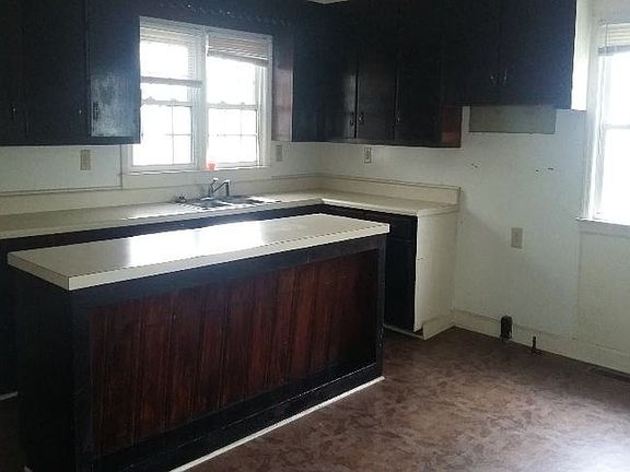 3rd image of 3547 S Barrett St
