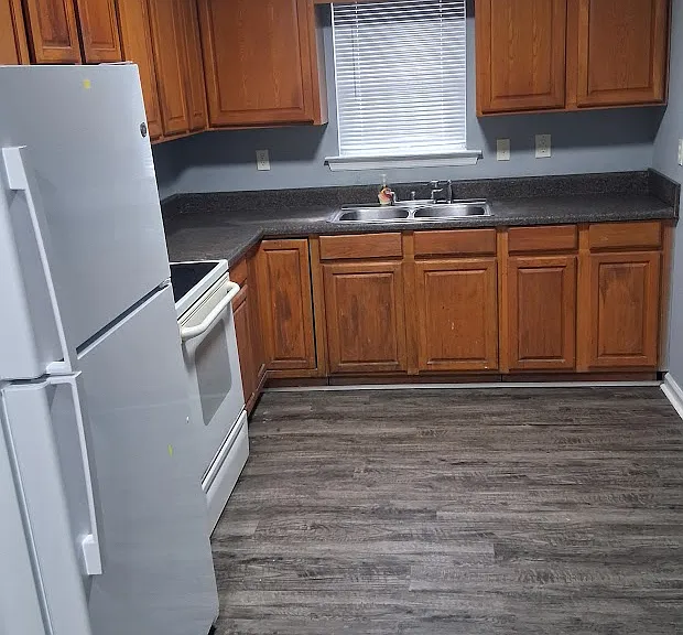 1725 Wharton Ave — Photo 7