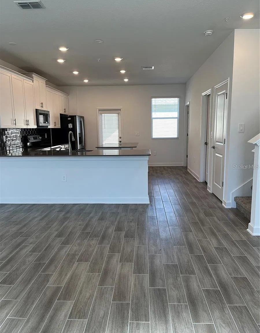 3 bed, 2.5 bath, 1636 sqft, $2,699 — Photo 3
