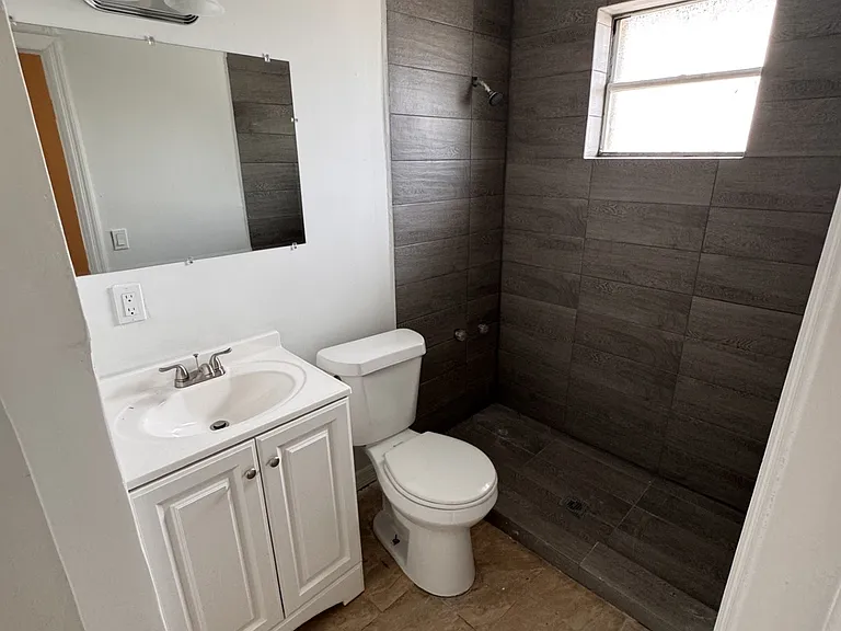 200 SW 20th Ave #2 — Photo 11