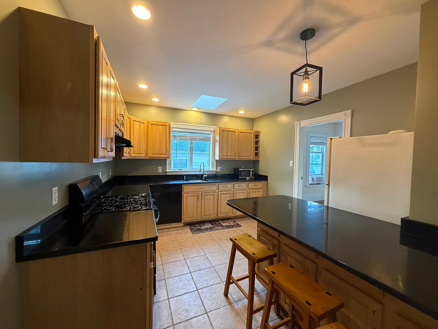 1 bed, 1100 sqft, $2,200 — Photo 2
