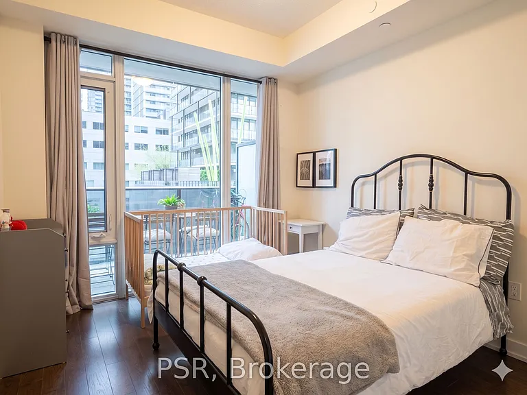 330 Richmond St W #820 — Photo 10