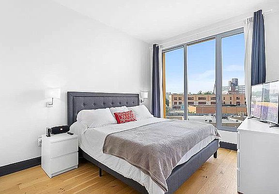 4th image of 10 Montieth St #831