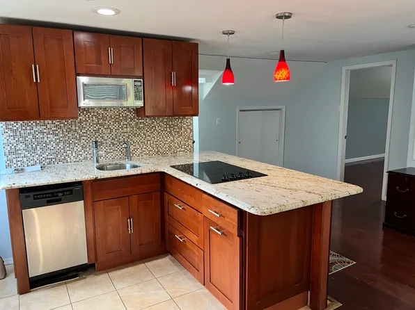 (undisclosed Address), Lynbrook, NY 11563