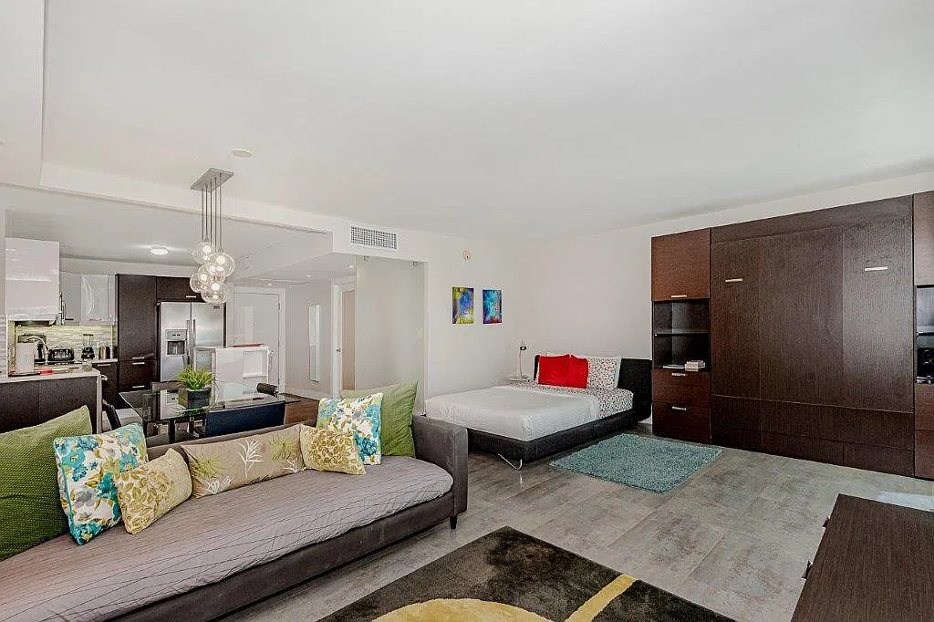 Studio, 660 sqft, $3,900 — Photo 4