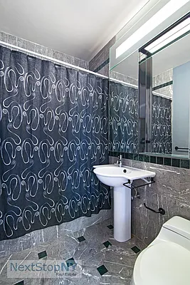 Rented by NextStopNY | media 5