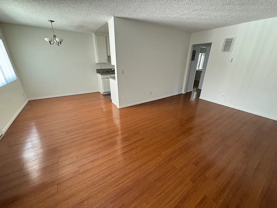 447 W Elk Ave #3