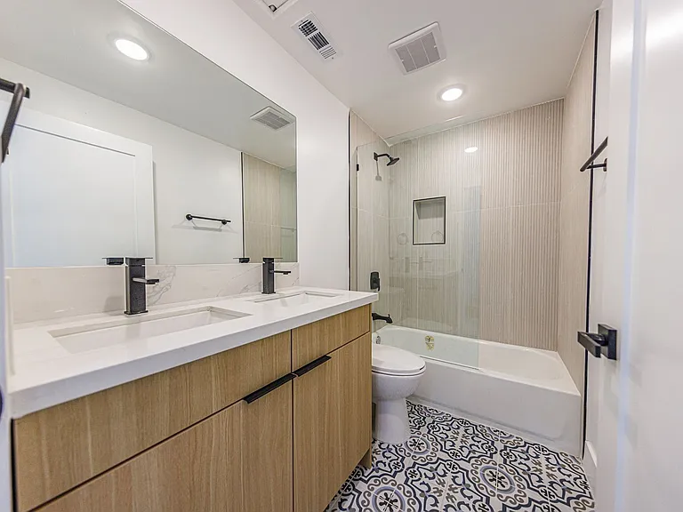 Gorgeous New Townhomes Next To la Cienega Park — Photo 26