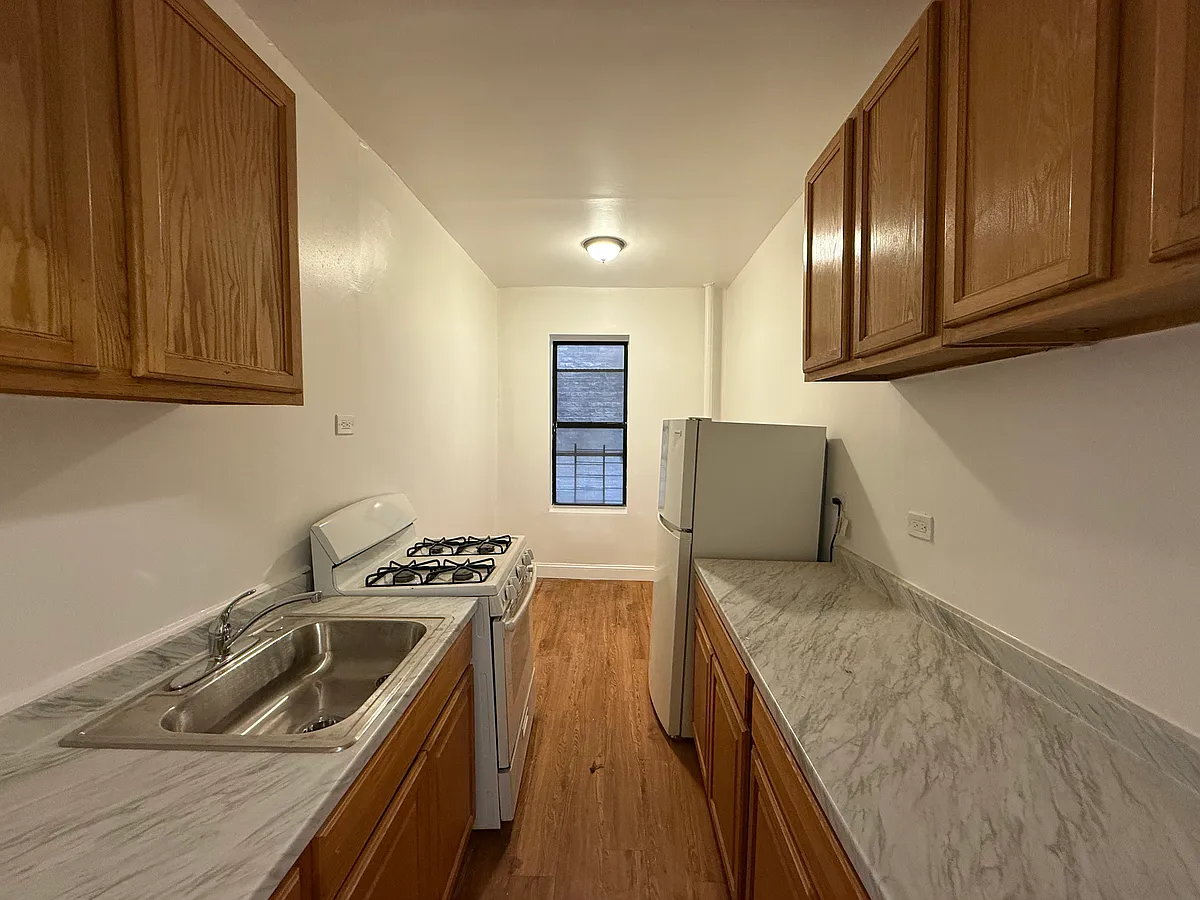 Building Photo - 2619 Halperin Ave #6L
