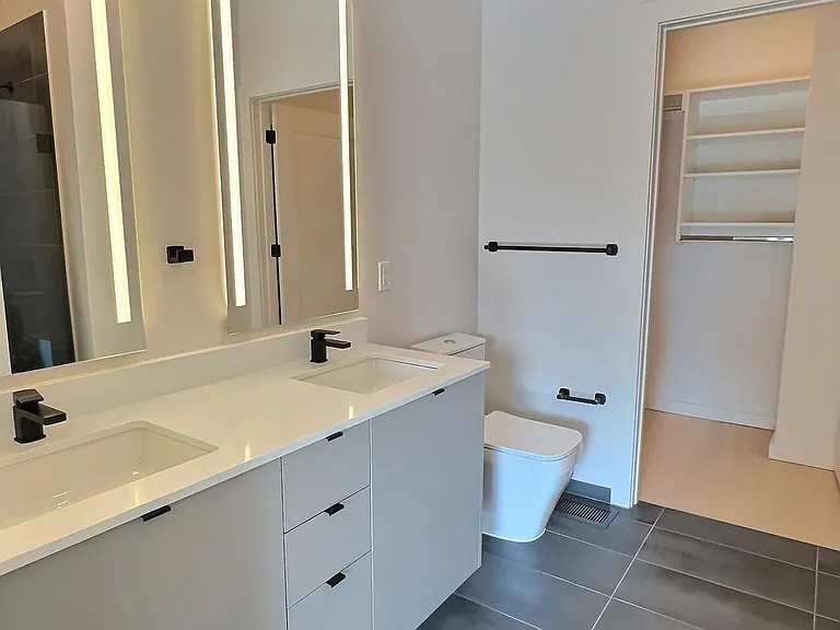 3030 Potomac Ave #Townhouse 6 — Photo 4