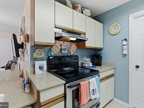 3rd image of 105 120th St Unit 202C