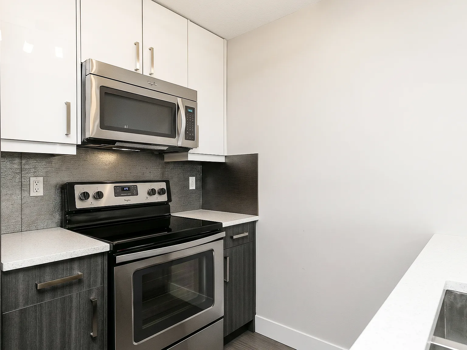 Missao Minimum 6-Month Lease Available — Photo 1