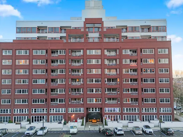 80 Bay Street Lndg APT 8K, Staten Island, NY 10301