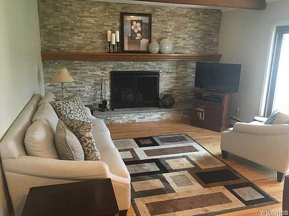 5th image of 39 Brookdale Dr