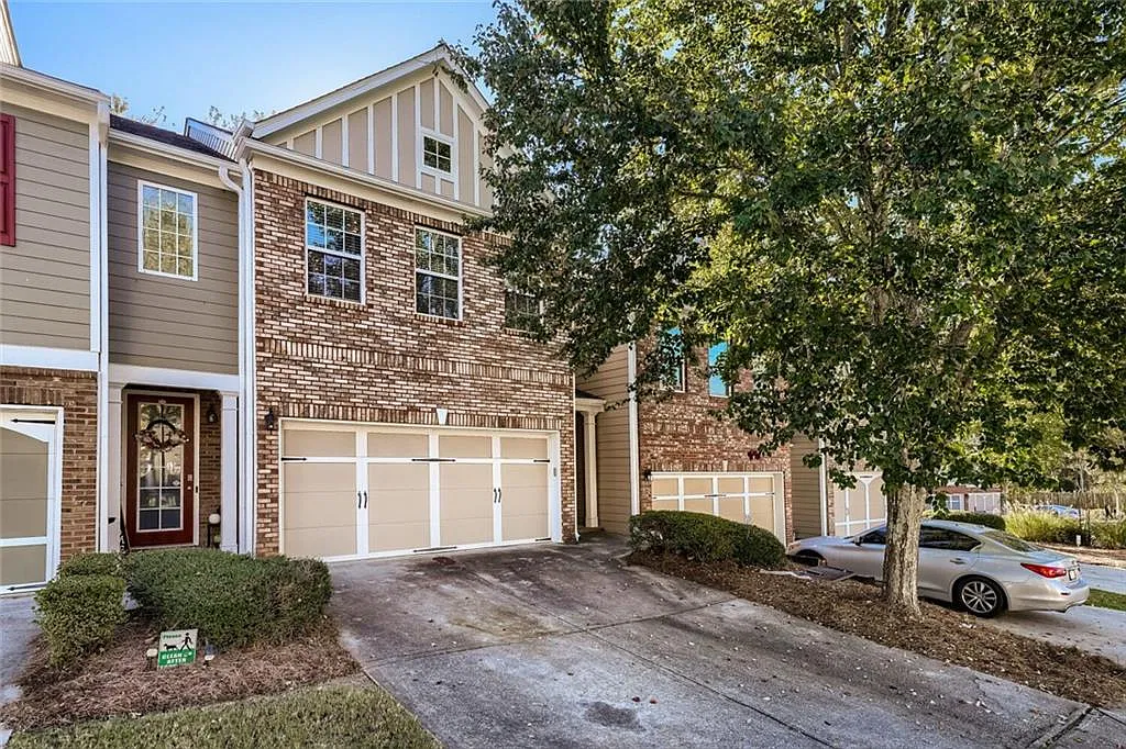 3 bed, 2.5 bath, 1832 sqft, $2,300 — Photo 1