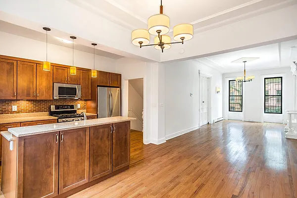 Rented by Century 21 Metropolitan | media 1