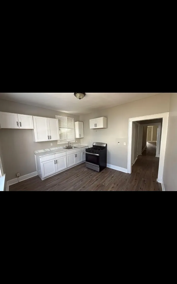 4 bed, 1.5 bath, $2,300 — Photo 1