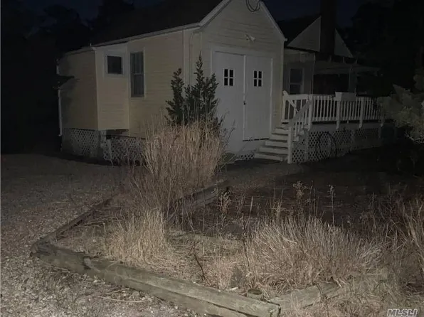 1 Driftwood Ln, Saint James, NY 11780