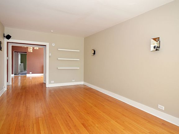 3rd image of 1728 W Foster Ave APT 2