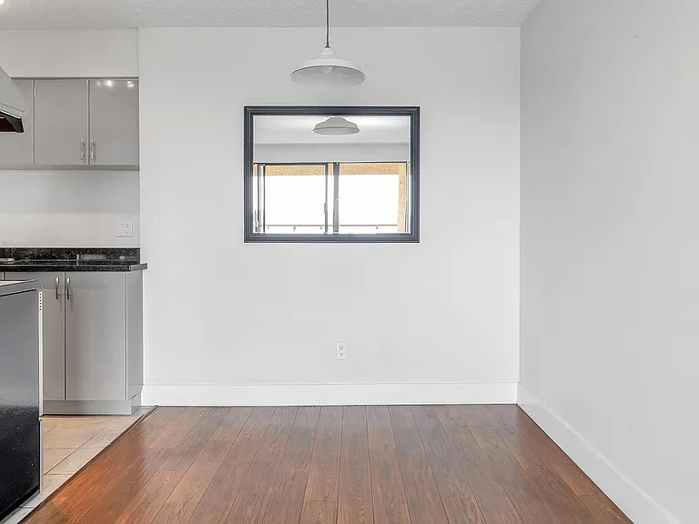 1026 Queens Ave #503 — Photo 10