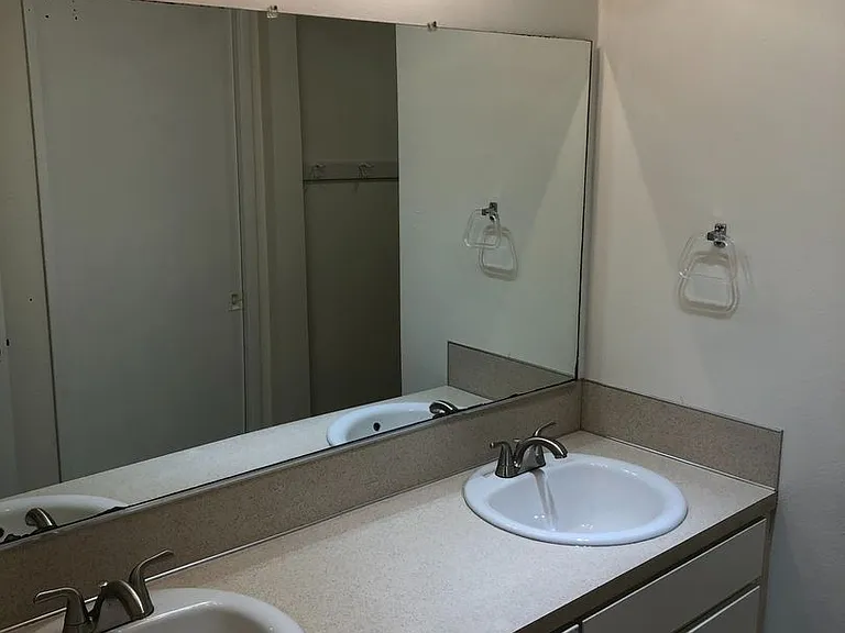 Three Bedroom Duplex in South East Salem — Photo 11