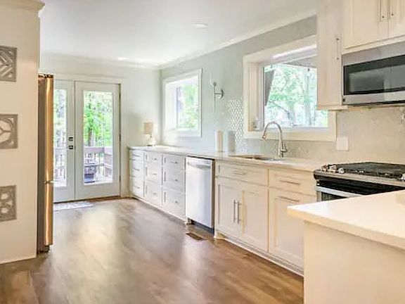 5th image of 123 Parkwood Dr