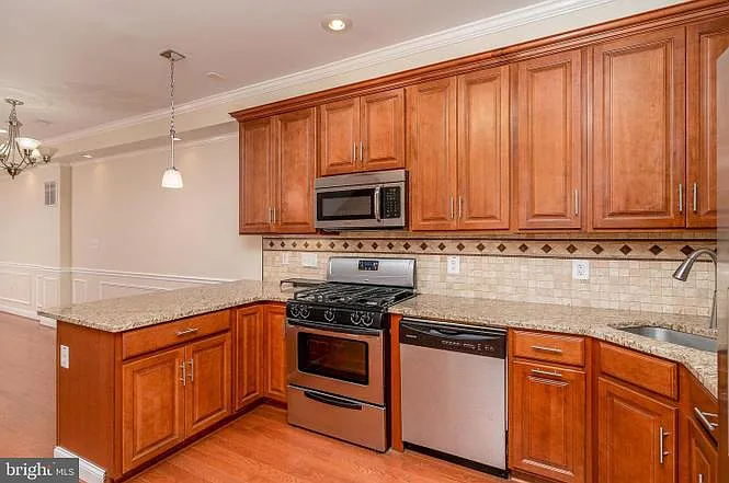 3 bed, 1625 sqft, $2,250 — Photo 4