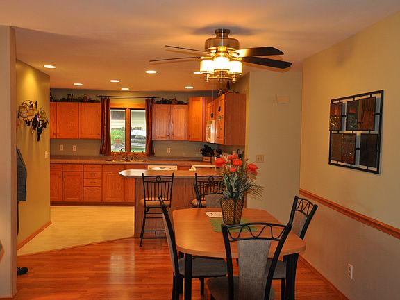 Open dining/kitchen
