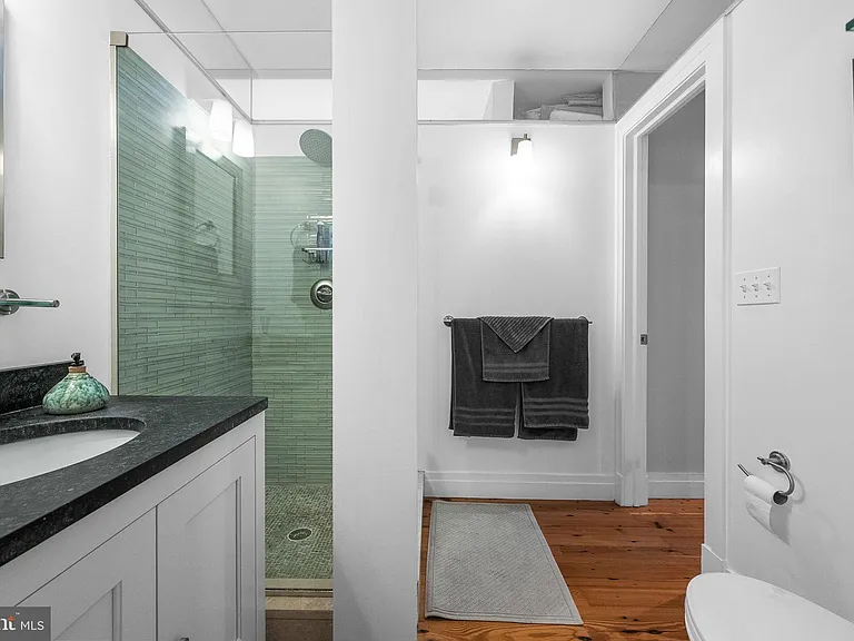 1210 Queen St #5 — Photo 24
