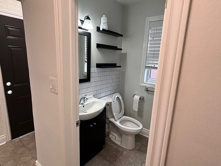 85A Evans Ave #UPPER — Photo 10