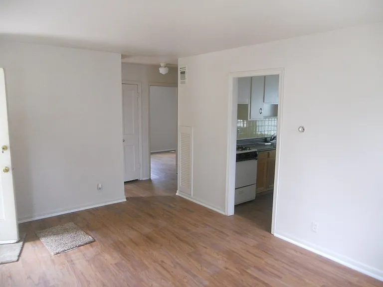 826 N Garfield St — Photo 3