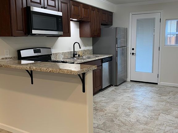 3rd image of 4740 Hillcrest Ave #B