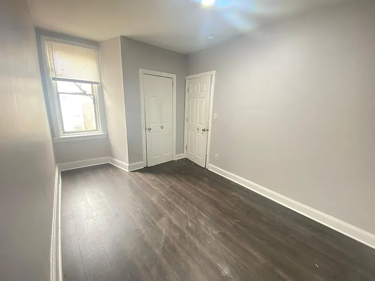 1332 N Hobart St — Photo 15
