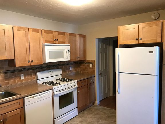 3rd image of 720 Main St APT 21