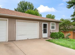 1303 N Ridge Pkwy, Olathe, KS 66061