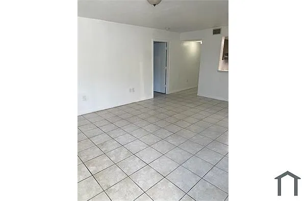 Building Photo - 960 NW 15th St #4
