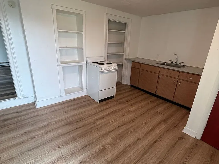 261 Locust Ave — Photo 7