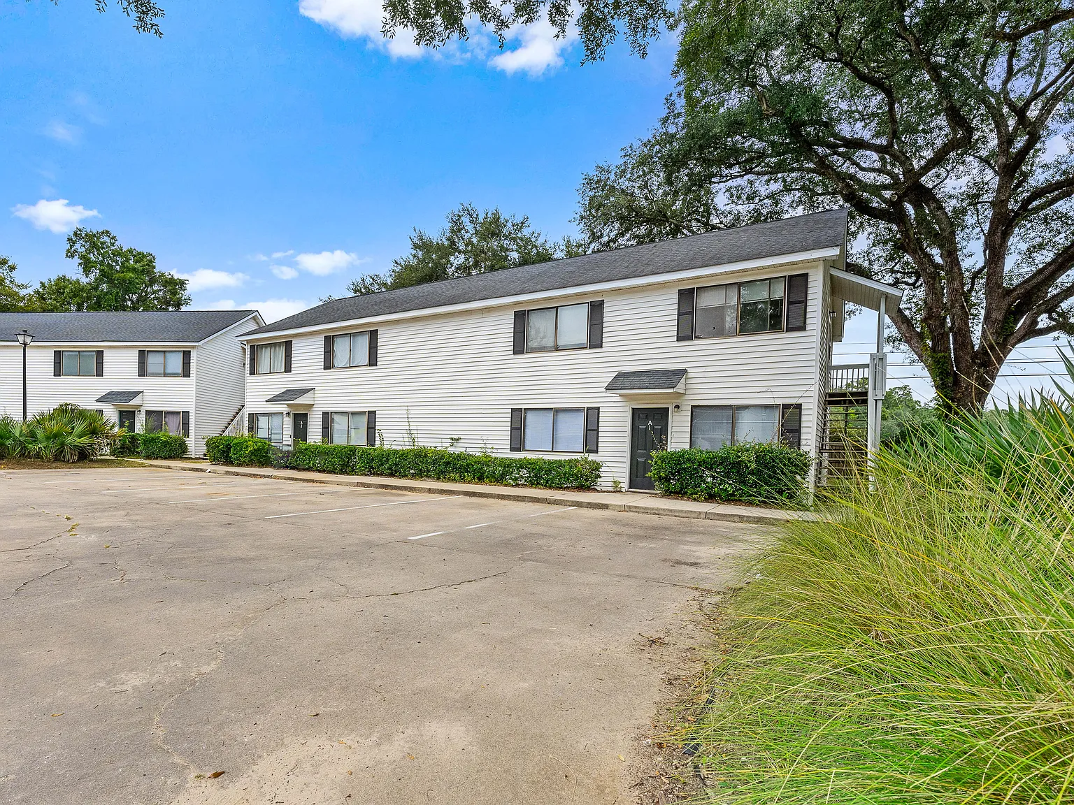 Central Oaks Apartments — Photo 4