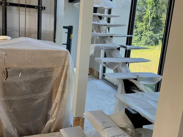 798 Holmdel Road, Holmdel, NJ 07733