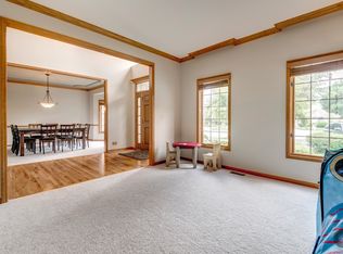 2467 Holland Ct, Aurora, IL 60503